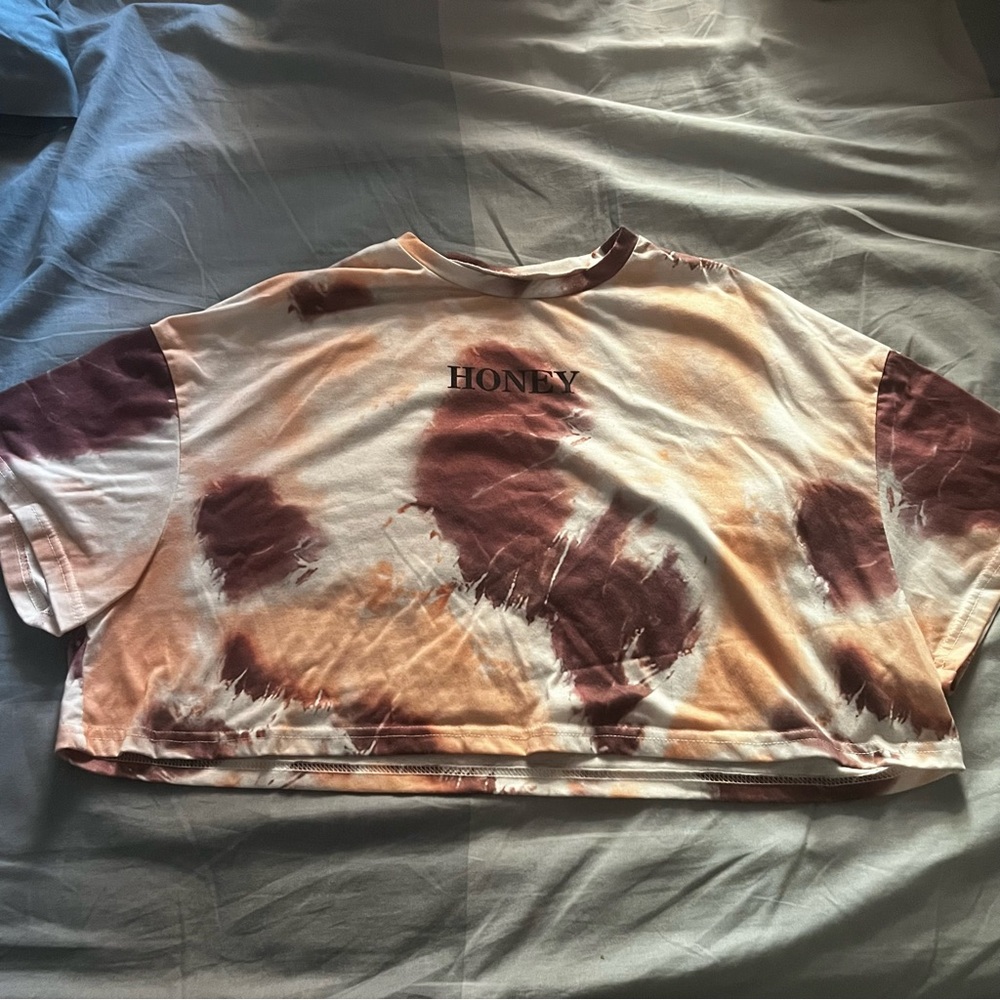 Selling Shein crop top, it’s size medium. Multicolored with brown, crème, orange